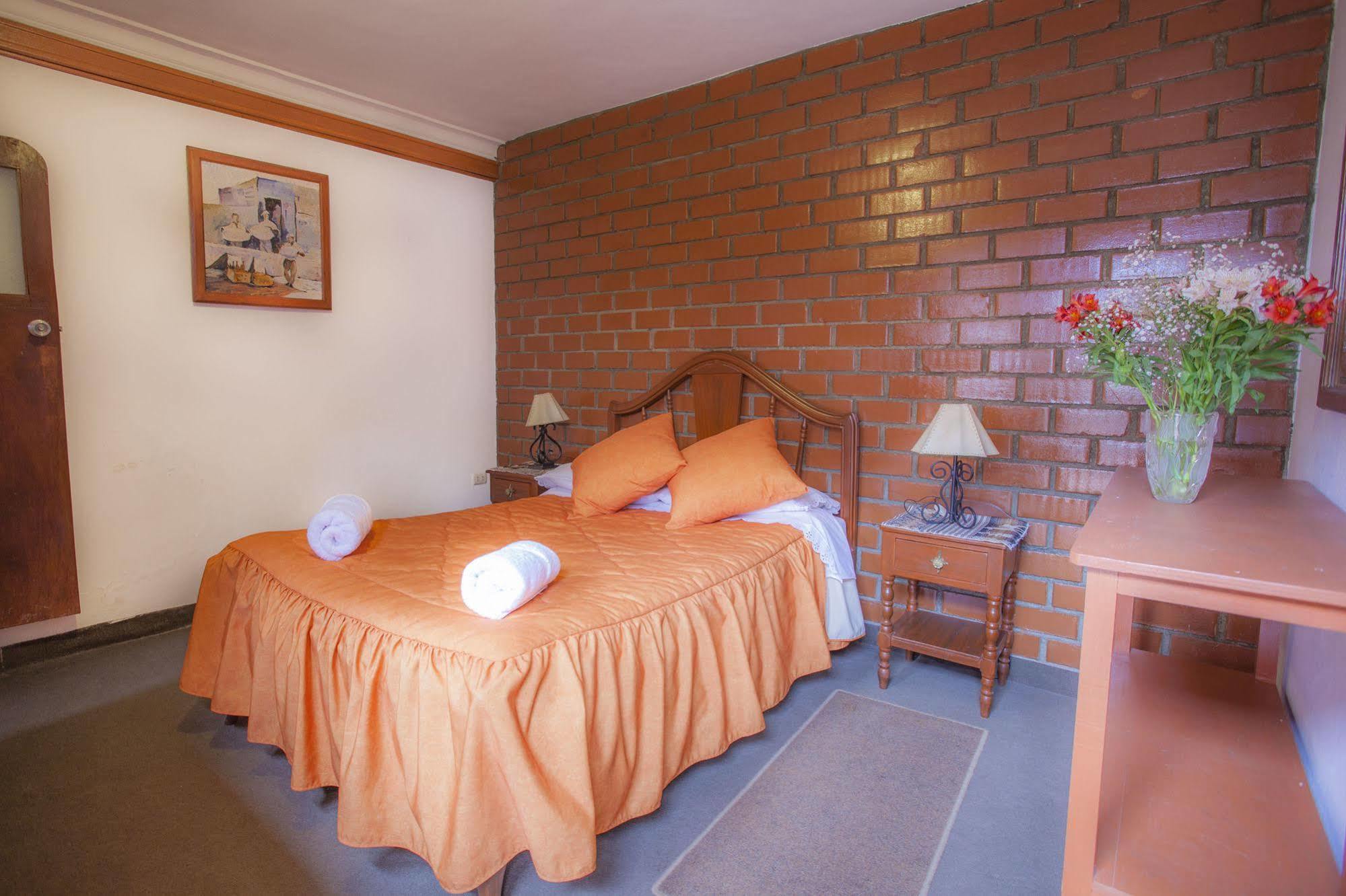 Alojamiento Soledad Bed & Breakfast Huaraz  Exterior photo